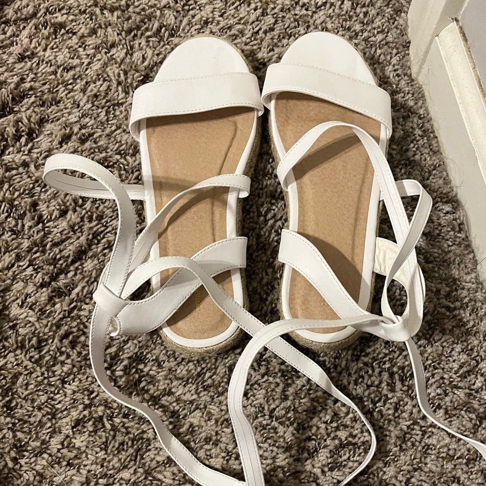 White Lace Up Espadrille Flatform Sandal size 6 Pretty little thing